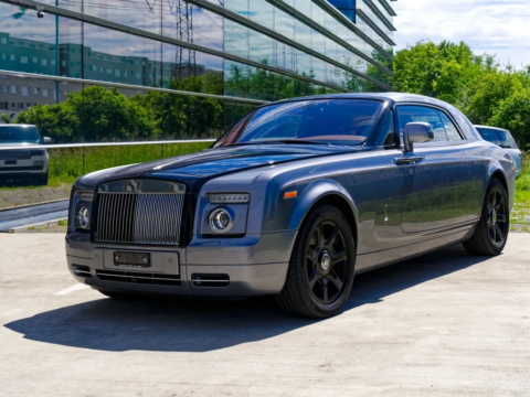 Drive Through Dubai’s Skyline in Style with a Rolls-Royce Hire
